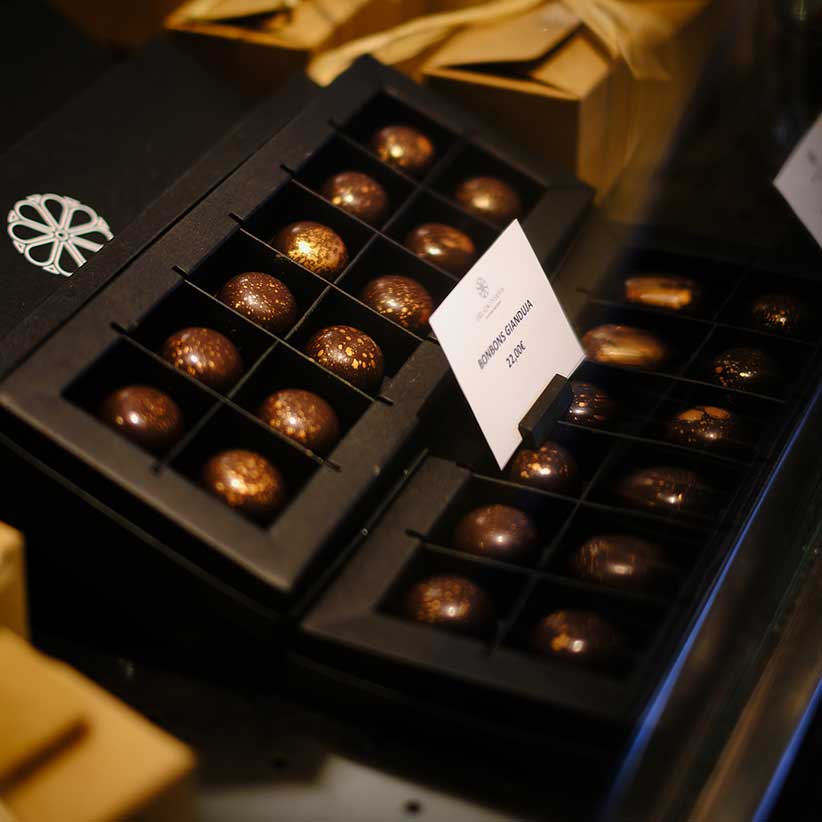 Bonbons Gianduja par Nina Métayer Bonbons Gianduja par Nina Métayer